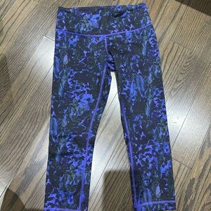 Lululemon purple flower patterned capris